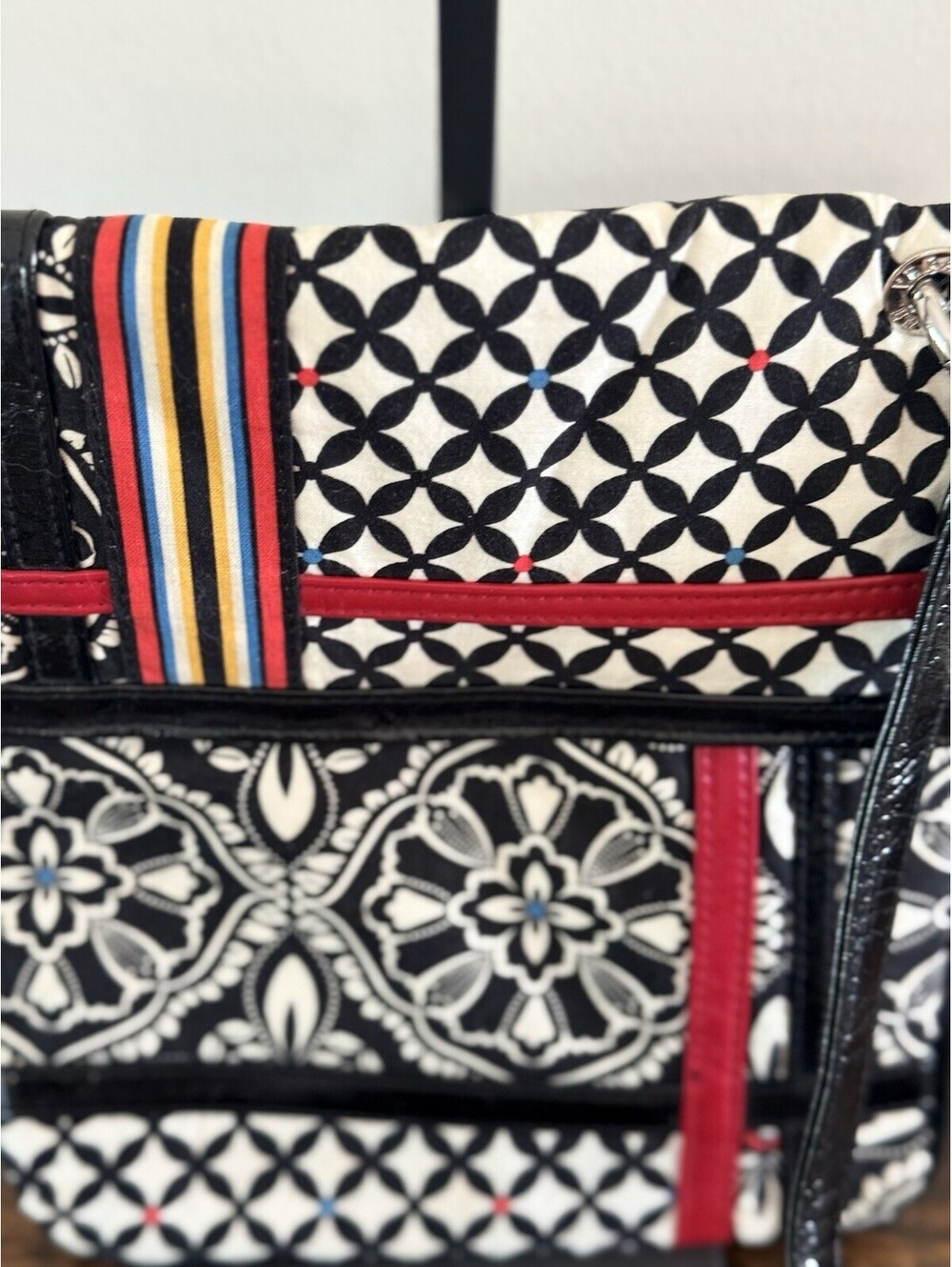 VERA BRADLEY FLIPSTER SMALL CROSSBODY BARCELONA RETIRED EXCELLENT CONDITION